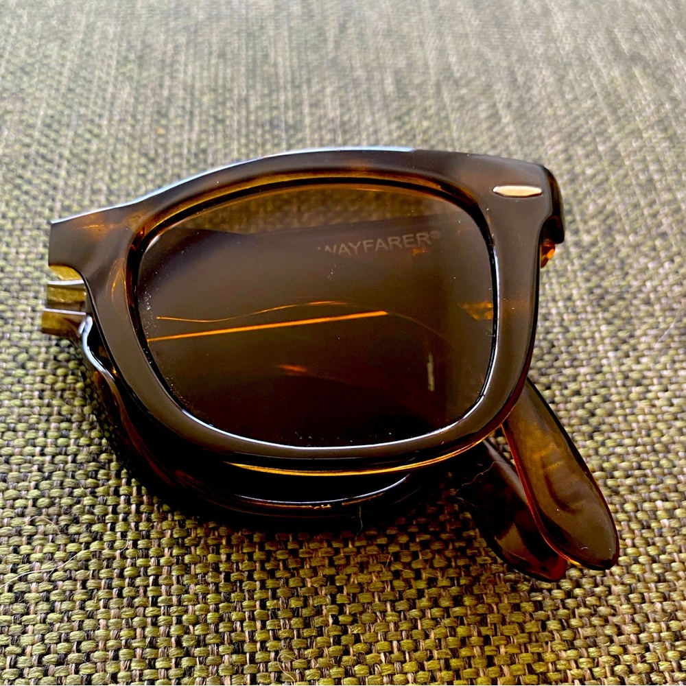 Tortoise Ray Ban® Folding Wayfarer RB4105 710/57 Polarized